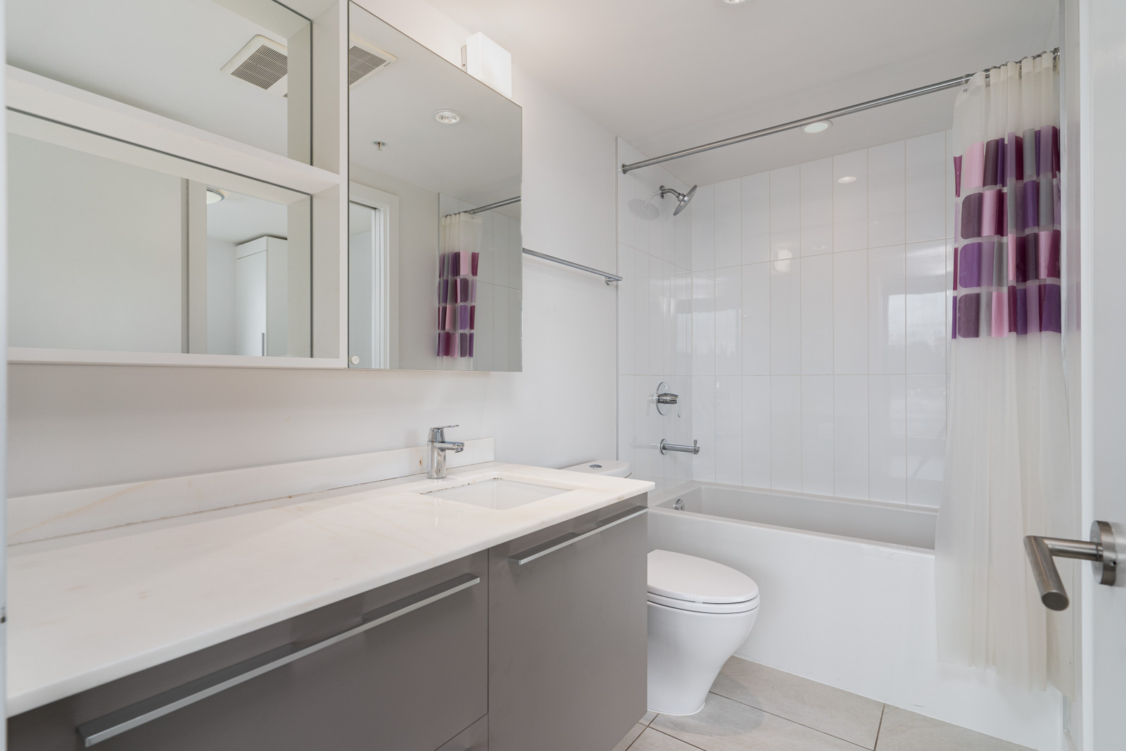 bathroom with white wall in rental house Marine Drive neighbourhood of Vancouver